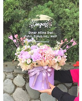 Rangkaian bunga Congratulation bloom box